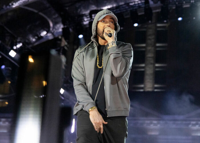 40 Celebrities That Could Afford Anything But Choose Not To Overspend