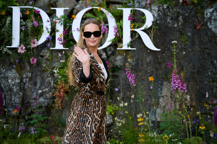 40 Celebrities That Could Afford Anything But Choose Not To Overspend
