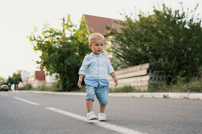 “[Am I The Jerk] For Calling The Police On A 2YO Child Running Around My Neighborhood Unsupervised?”