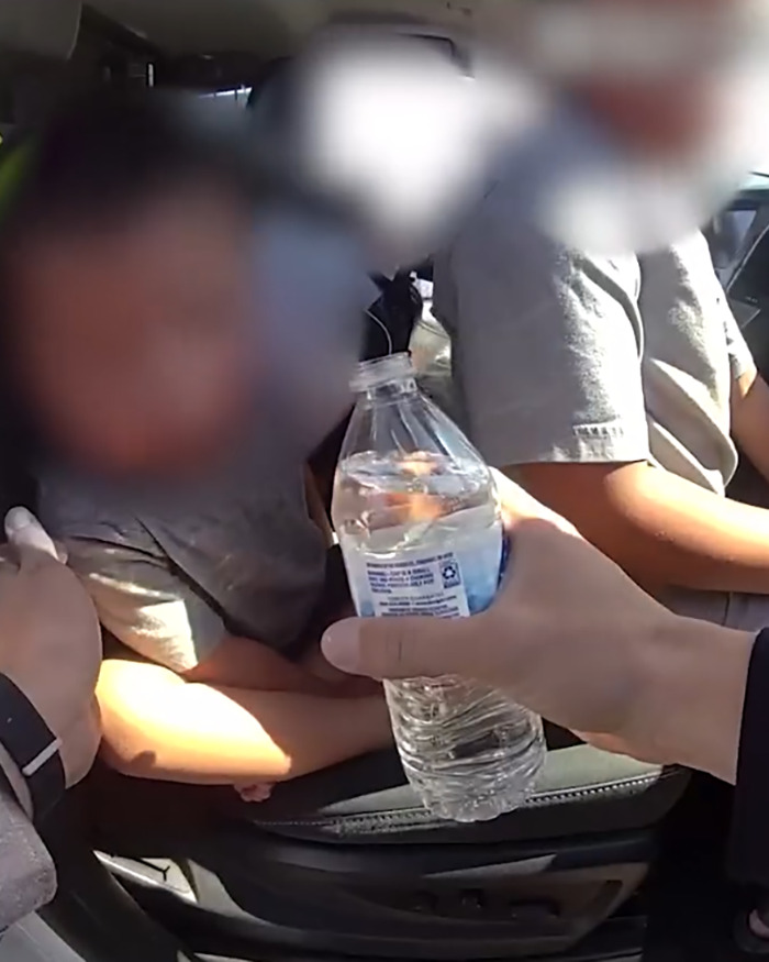 Police Rescue 4 Kids From Hot Car While Dad Was Intoxicated In Adult Store
