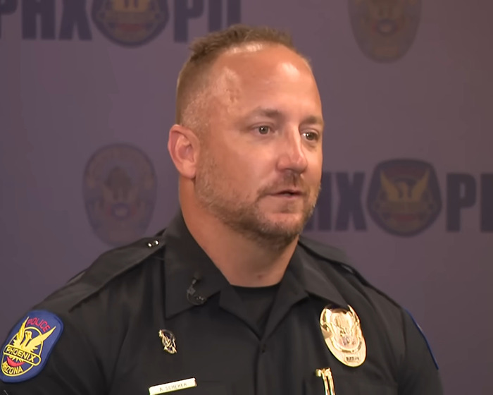 Police Rescue 4 Kids From Hot Car While Dad Was Intoxicated In Adult Store