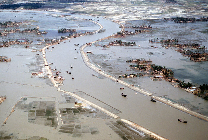 41 Natural Disasters In The Last CenturyThat Were Larger Than What People Could Cope With