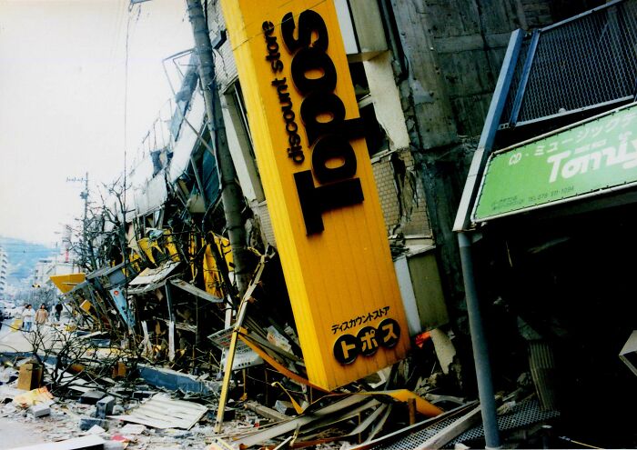 41 Natural Disasters In The Last CenturyThat Were Larger Than What People Could Cope With