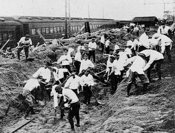 41 Natural Disasters In The Last CenturyThat Were Larger Than What People Could Cope With
