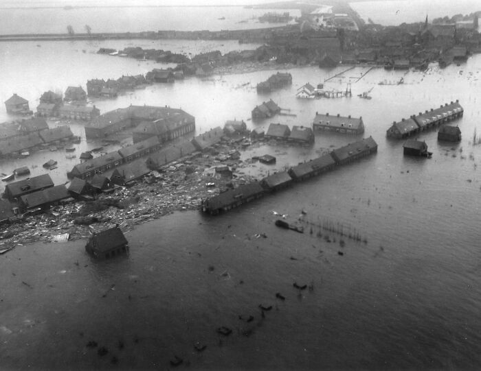 41 Natural Disasters In The Last CenturyThat Were Larger Than What People Could Cope With