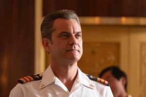 Joshua Jackson in Doctor Odyssey
