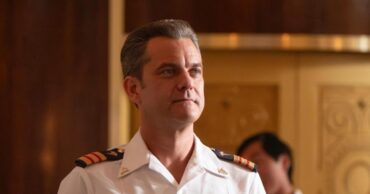 Joshua Jackson in Doctor Odyssey