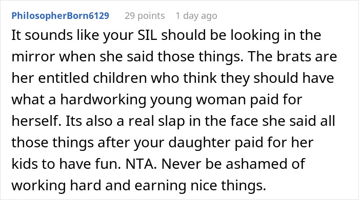 21YO Spends Her Hard-Earned Money On Family Vacation, Aunt Is Upset She’s Making Her Cousins Jealous