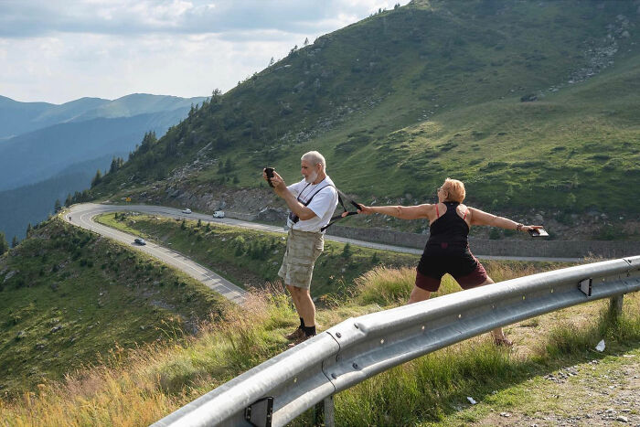 50 Funny Accidental Images That Were Taken At The Right Time And Place By This Street Photographer (New Pics)