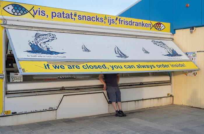 50 Funny Accidental Images That Were Taken At The Right Time And Place By This Street Photographer (New Pics)