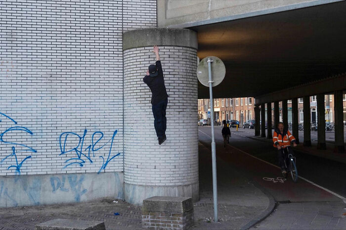 50 Funny Accidental Images That Were Taken At The Right Time And Place By This Street Photographer (New Pics)