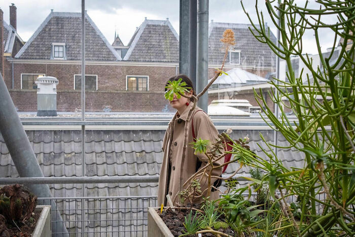 50 Funny Accidental Images That Were Taken At The Right Time And Place By This Street Photographer (New Pics)