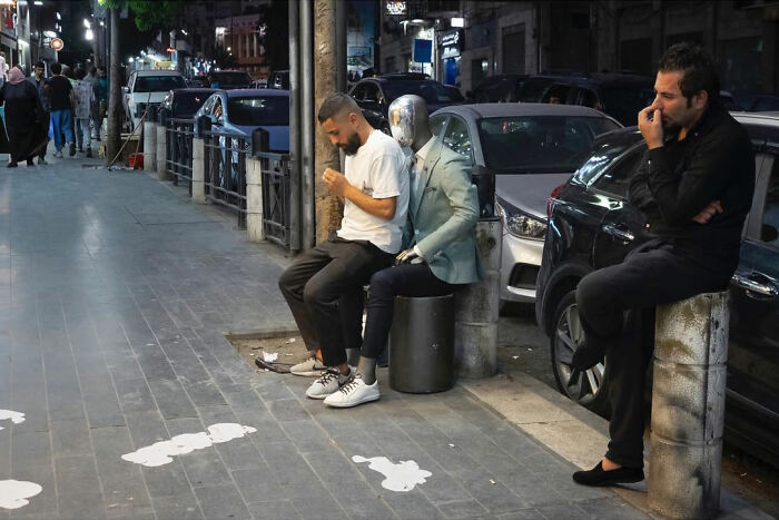 50 Funny Accidental Images That Were Taken At The Right Time And Place By This Street Photographer (New Pics)
