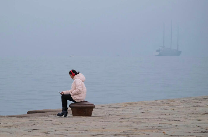 50 Funny Accidental Images That Were Taken At The Right Time And Place By This Street Photographer (New Pics)
