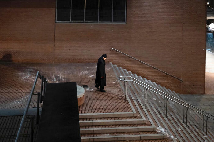 50 Funny Accidental Images That Were Taken At The Right Time And Place By This Street Photographer (New Pics)