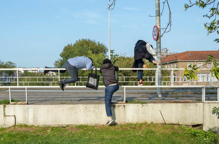 50 Funny Accidental Images That Were Taken At The Right Time And Place By This Street Photographer (New Pics)