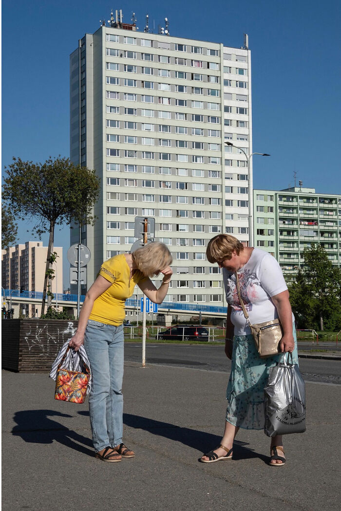 50 Funny Accidental Images That Were Taken At The Right Time And Place By This Street Photographer (New Pics)