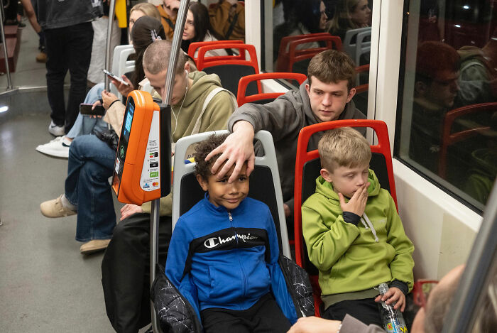 50 Funny Accidental Images That Were Taken At The Right Time And Place By This Street Photographer (New Pics)