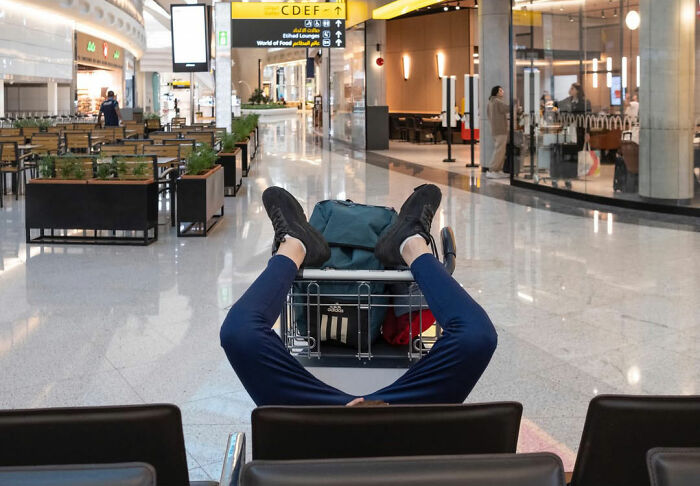 50 Funny Accidental Images That Were Taken At The Right Time And Place By This Street Photographer (New Pics)