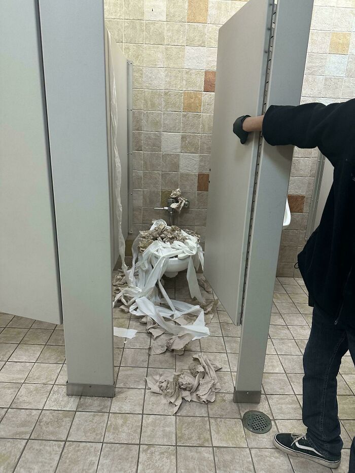 Schools From Hell: 79 Annoying Things School Students Are Still Dealing With In The Big 25