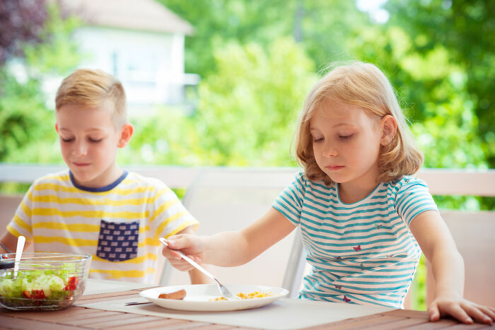 32 Pieces Of Advice Kids Were Given That They Only Later Realized Were Manipulation In Disguise