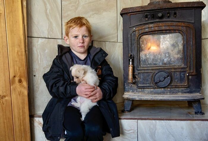 29 Heartfelt Photos Of Irish Traveller Kids Growing Up With Animals