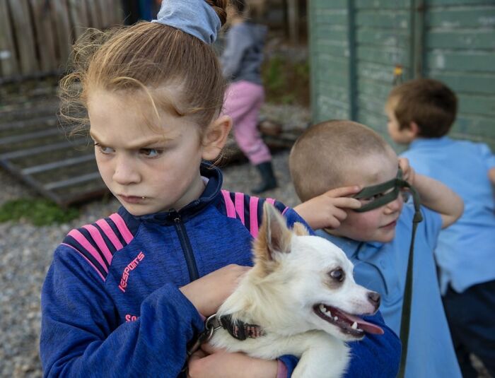 29 Heartfelt Photos Of Irish Traveller Kids Growing Up With Animals