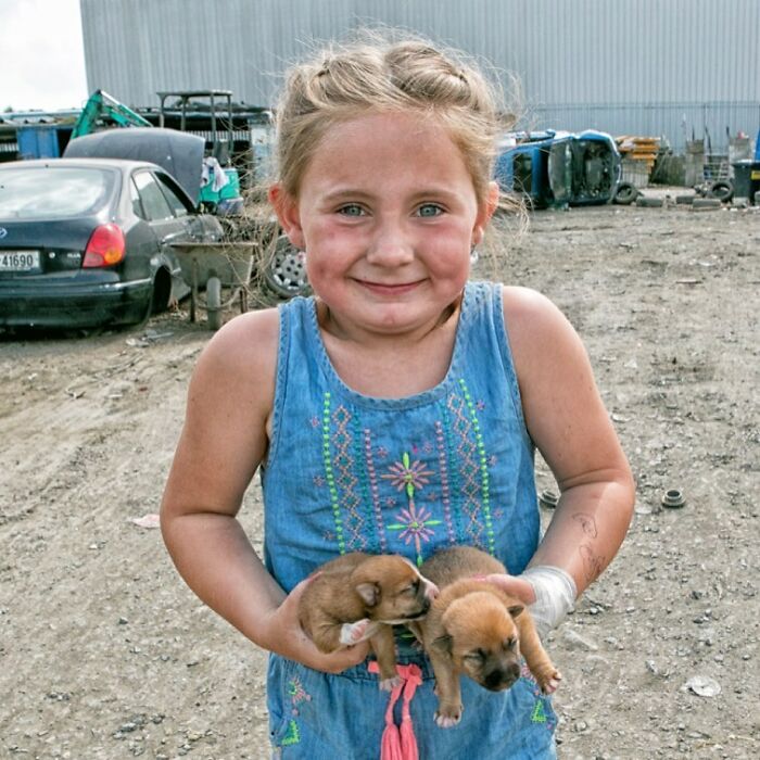 29 Heartfelt Photos Of Irish Traveller Kids Growing Up With Animals