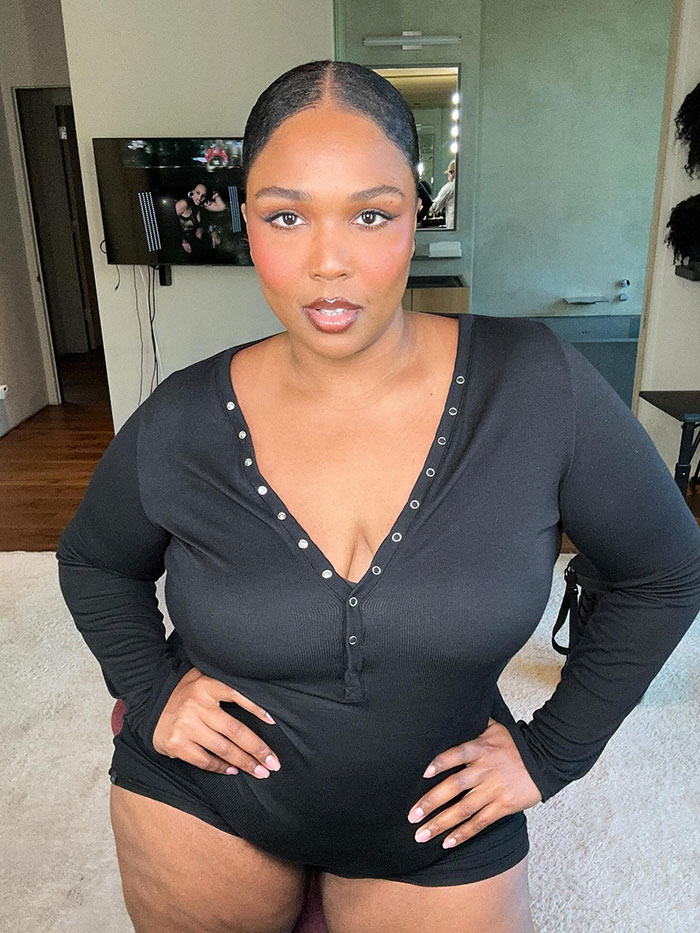 &#8220;Irrelevance Hurts&#8221;: People Turn On Lizzo After She Roasts Sydney Sweeney&#8217;s Jeans Ad