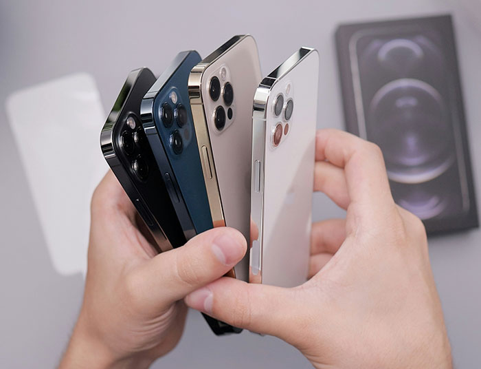 Heated Debate About Health Risks Of Phones After Woman Passes Away With 26 iPhones Glued To Her