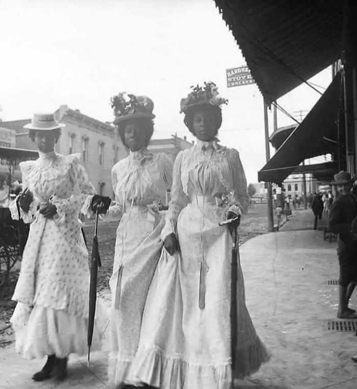 79 Historical Photos And Their Interesting Or Heartbreaking Backstories (New Pics)