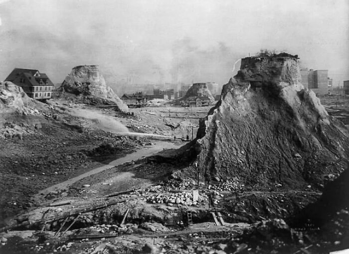 79 Historical Photos And Their Interesting Or Heartbreaking Backstories (New Pics)