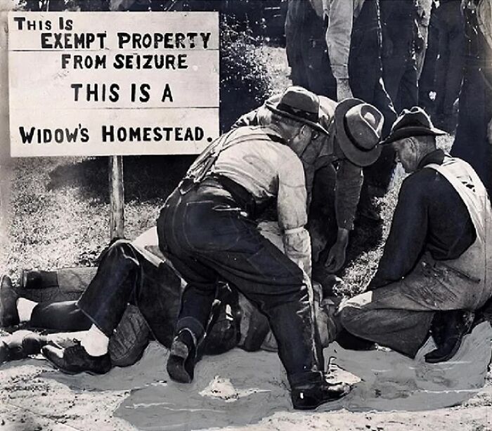 79 Historical Photos And Their Interesting Or Heartbreaking Backstories (New Pics)