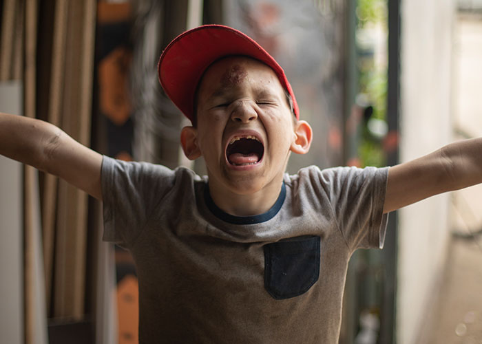 “It Shocks Him”: 66 Unhinged Mom Hacks That Toe The Line Between Genius And Chaos