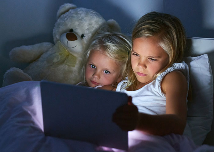 “It Shocks Him”: 66 Unhinged Mom Hacks That Toe The Line Between Genius And Chaos