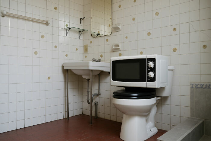 36 People Share The Weirdest Things They’ve Ever Seen In Someone’s Else’s Home