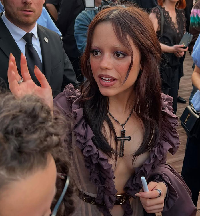Jenna Ortega’s New Look Sparks Outrage Over Hollywood’s “Disturbing” Beauty Standards