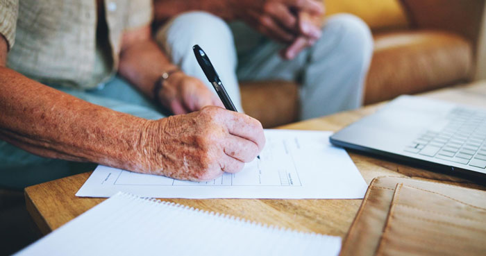 Greedy Bro Expects Half Of Inheritance That Sis Received Despite Never Caring For Late Grandpa