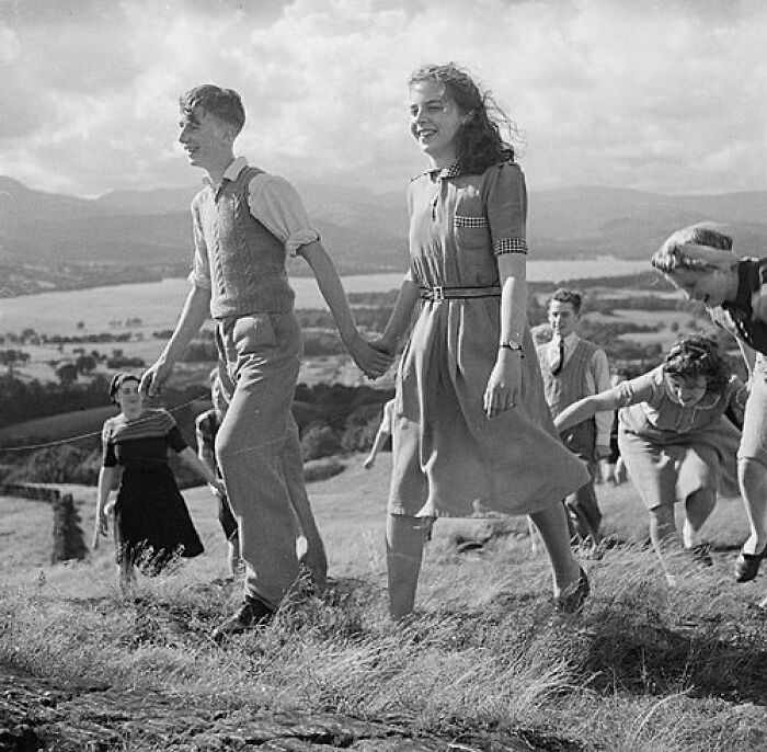 45 Captivating Images Of Schools Worldwide During World War II