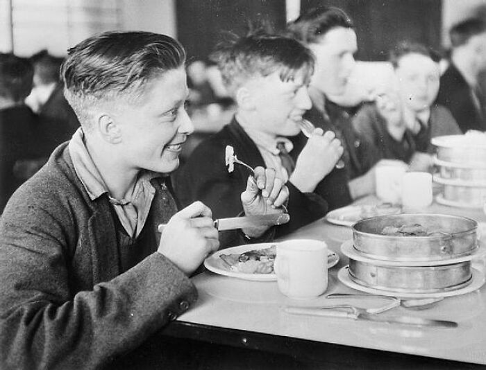 45 Captivating Images Of Schools Worldwide During World War II