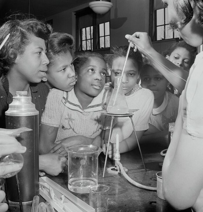 45 Captivating Images Of Schools Worldwide During World War II