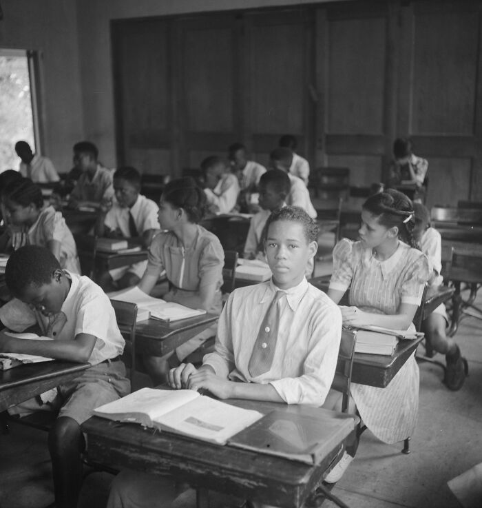 45 Captivating Images Of Schools Worldwide During World War II