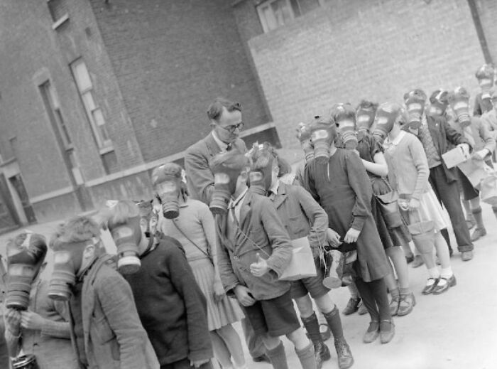 45 Captivating Images Of Schools Worldwide During World War II