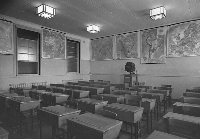 45 Captivating Images Of Schools Worldwide During World War II