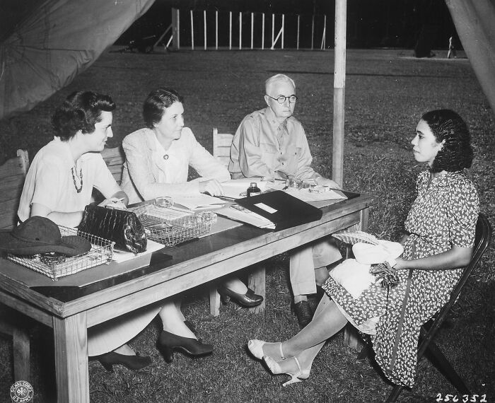 45 Captivating Images Of Schools Worldwide During World War II