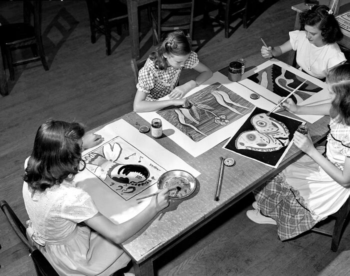 45 Captivating Images Of Schools Worldwide During World War II