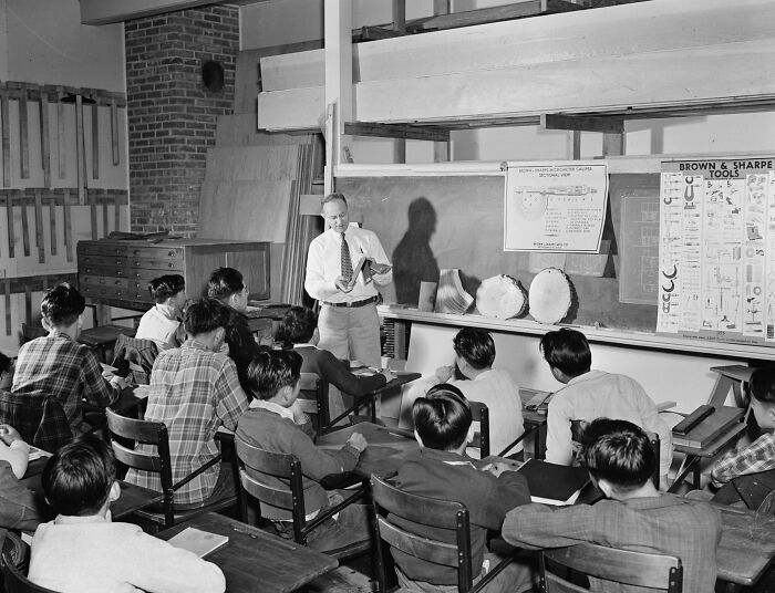 45 Captivating Images Of Schools Worldwide During World War II