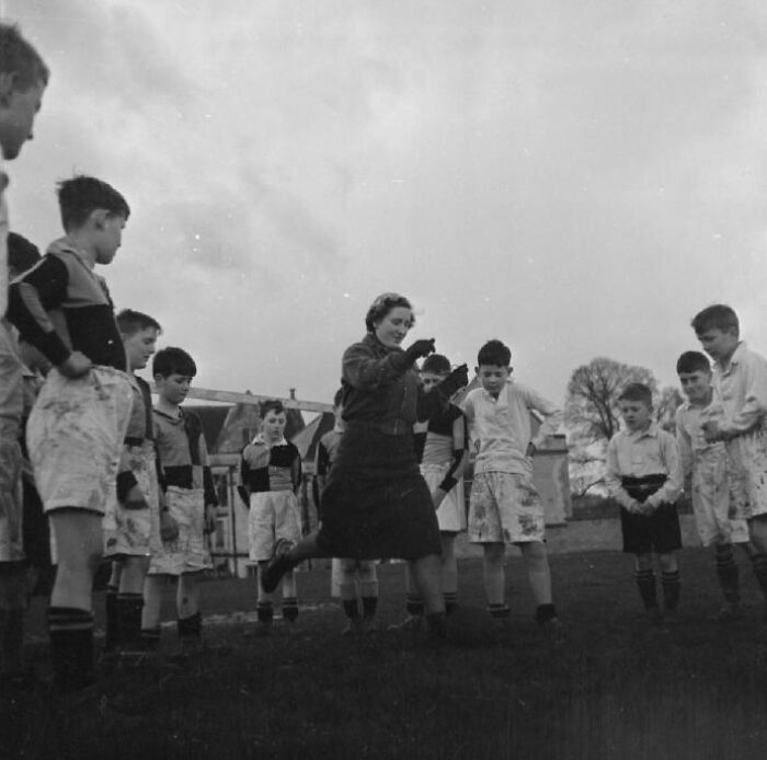45 Captivating Images Of Schools Worldwide During World War II