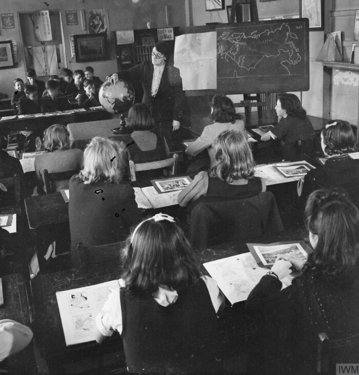 45 Captivating Images Of Schools Worldwide During World War II