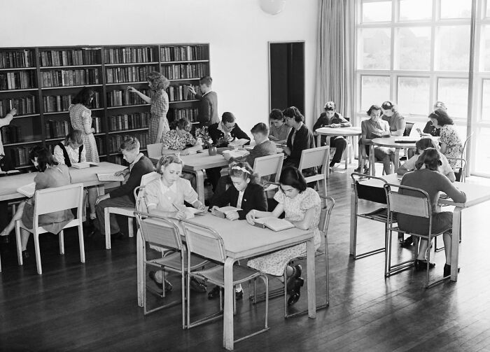 45 Captivating Images Of Schools Worldwide During World War II